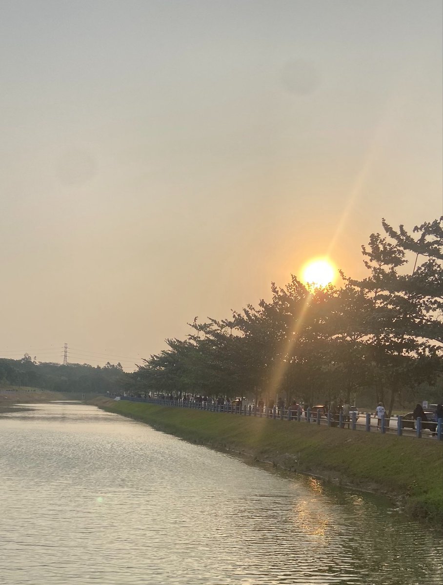 Ffaqqii29's tweet photo. kiraiin lari tadi sore efektif buat kurangin ovt di kepala🥲 https://t.co/lsVXDjC1ia