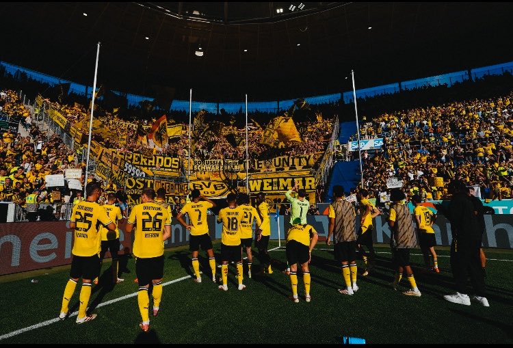 AuriAnonimos's tweet photo. HEJA BVB! https://t.co/dXhI0B0P2K