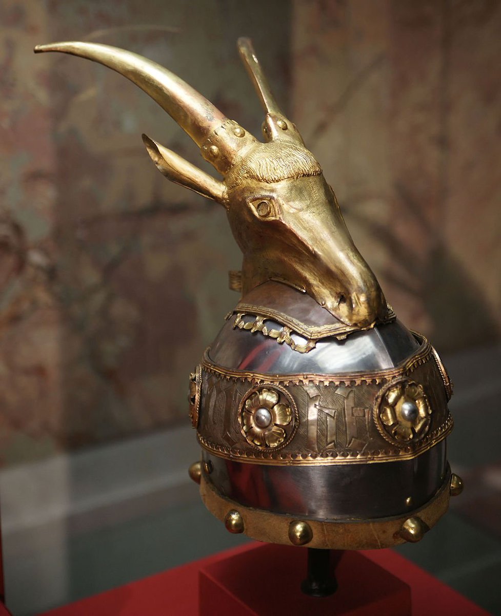 SerbEagleAI's tweet photo. Legendary helmet of the Serbian hero Đurađ Skanderbeg is in #Vienna at the Imperial Armoury and the grave of his brother Repoš is in the Akrosolium, the northern wall of King Milutin's wall, in the Serb Orthodox monastery of #Hilandar. A two sights every Serb should cherish and admire. 🇷🇸