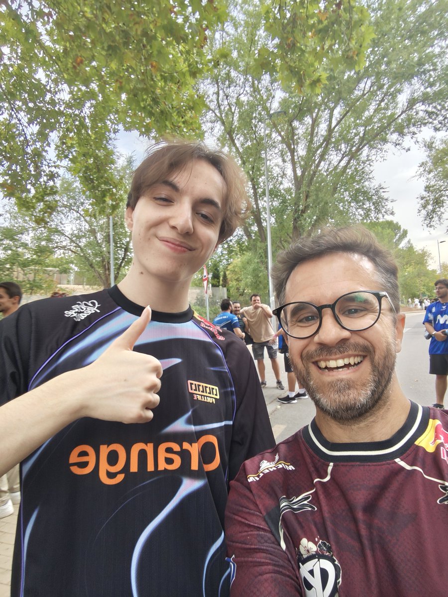Vicotrew's tweet photo. Creo que podría llorar ahora mismo 😭😭😭😭😭

MI EQUIPO!!!
MIS NIÑOS!!!
VAMOS A WORLDS!!! #KCORP #KCWIN https://t.co/4O0XU2EB9f