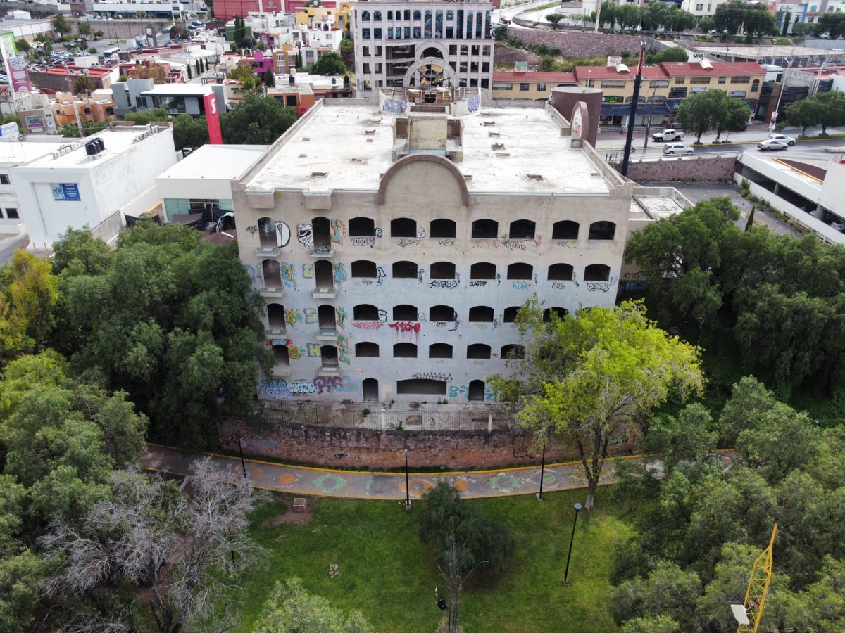 Terrekasas's tweet photo. Edificio en Venta en Zacatecas en Colonia Las Colinas, Sobre Avenida García Salinas, con 1900 m2 de terreno, 4500 m2 de construcción, cuenta con todos los servicios. Excelente ubicación, de fácil acceso a diferentes vías alternas de la cuidad, ideal para invertir. $60,000,000. https://t.co/2W4wmUqiXa