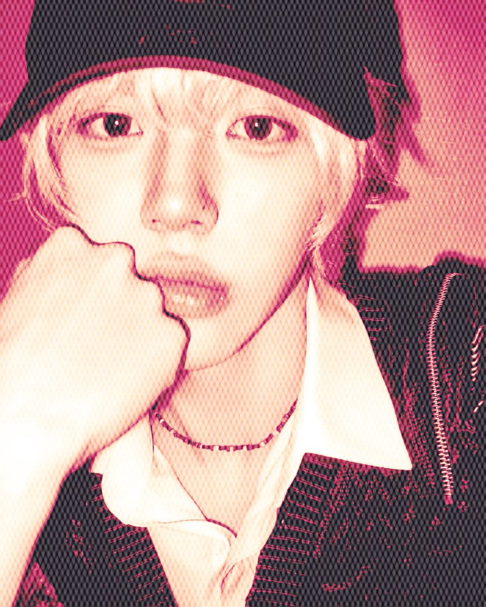 farwlth's tweet photo. 𝓒onheça-me.  𝒱 ers. ℛoyal 𝒱illage
 ⠀  
⠀—⠀𝓝ome : ‌Kiss
⠀—⠀𝓘dade : 123
⠀—⠀𝓔spécie. : Fada
   —   𝒫rofissão : Perfumista
⠀—⠀𝓢exualidade : Demi
⠀—⠀𝓔stação favorita : Primavera
   —   ℋobby : Kintsugi https://t.co/U64zL3hrP3