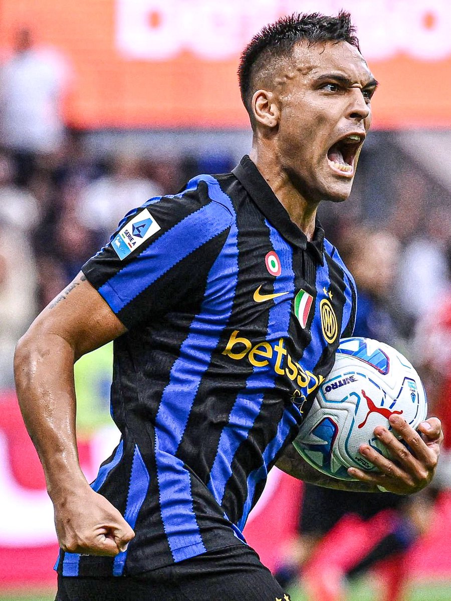 dataref_ar's tweet photo. 🐂🇦🇷 LAUTARO MARTÍNEZ FUE EL HÉROE DE INTER EN LA REMONTADA ÉPICA ANTE NAPOLI:

⚽️ GOL para el 1-2 en el minuto 56.
⚽️ GOL para el 3-2 en el minuto 91.

👉 Se convirtió en el 3° máximo goleador histórico del Nerazzurro en la Serie A, con 134 tantos.

🌐 Todos los registros estadísticos EN VIVO están en https://t.co/hmQtYejtAi