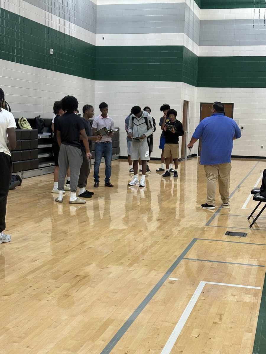 NDNBB_'s tweet photo. Starting the year off right with Varsity Leadership Academy led by Jeremiah Garcia! We are extremely grateful and blessed to have you with us! 
#Historic #OneTribe

@varsityleader https://t.co/6zgpk86jF7