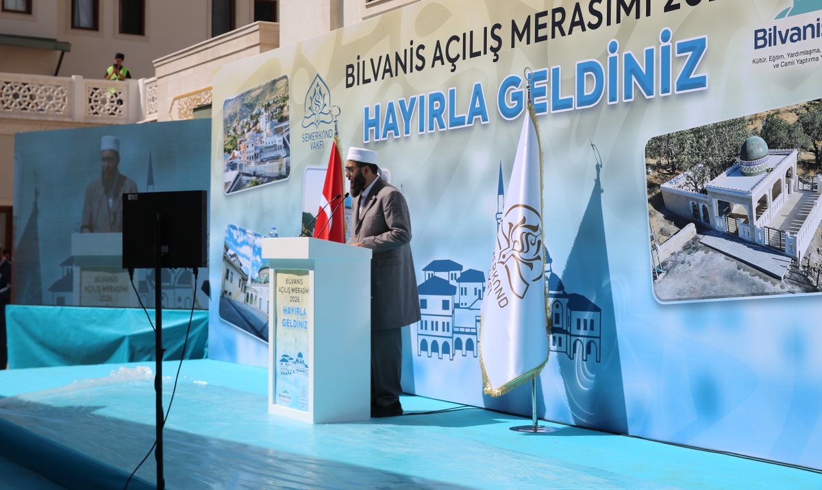 Semerkandvakfi's tweet photo. Asırlardır ilim, irfan ve tasavvuf geleneğinin izlerini taşıyan Siirt'in Baykan ilçesine bağlı Bilvanis köyünde inşa edilen Bilvanis Camii ve Külliyesi hizmete açıldı.

Cami, Kur’an kursu, taziye evi ve farklı hizmet alanlarıyla bölgenin dinî ve sosyal hayatına uzun yıllar hizmet edecek külliyenin; Bilvanis’in tarihî ve manevî mirasının ihyasına, ilmin, irfanın, ibadetin ve güzel ahlâkın yeni nesillere aktarılmasına vesile olmasını Cenâb-ı Hak’tan niyaz ediyoruz.

Siirt Milletvekili Mervan Gül’e, Baykan Belediye Başkanı Ekrem Erdem'e, Ak Parti Siirt İl Başkanı Abdulhekim Gider'e, Baykan İlçe Müftüsü Rauf Vural’a, Bilvanis Köyü Yaptırma ve Yaşatma Derneği Başkanı Ali Erol’a; programımıza teşrif eden kıymetli protokol mensuplarına, davetlilerimize ve Bilvanis halkına, ayrıca bu kıymetli eserin hayata geçirilmesine katkı sunan tüm kurum, kuruluş ve hayır sahiplerine teşekkür ediyoruz.