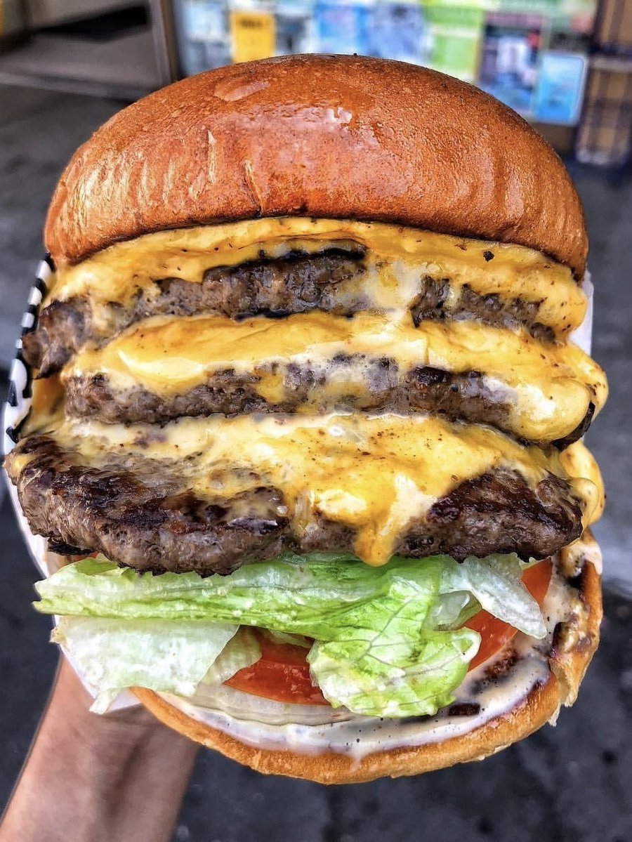 FoodPleaser's tweet photo. Triple Cheeseburger 🍔 https://t.co/JUWUnb9jic