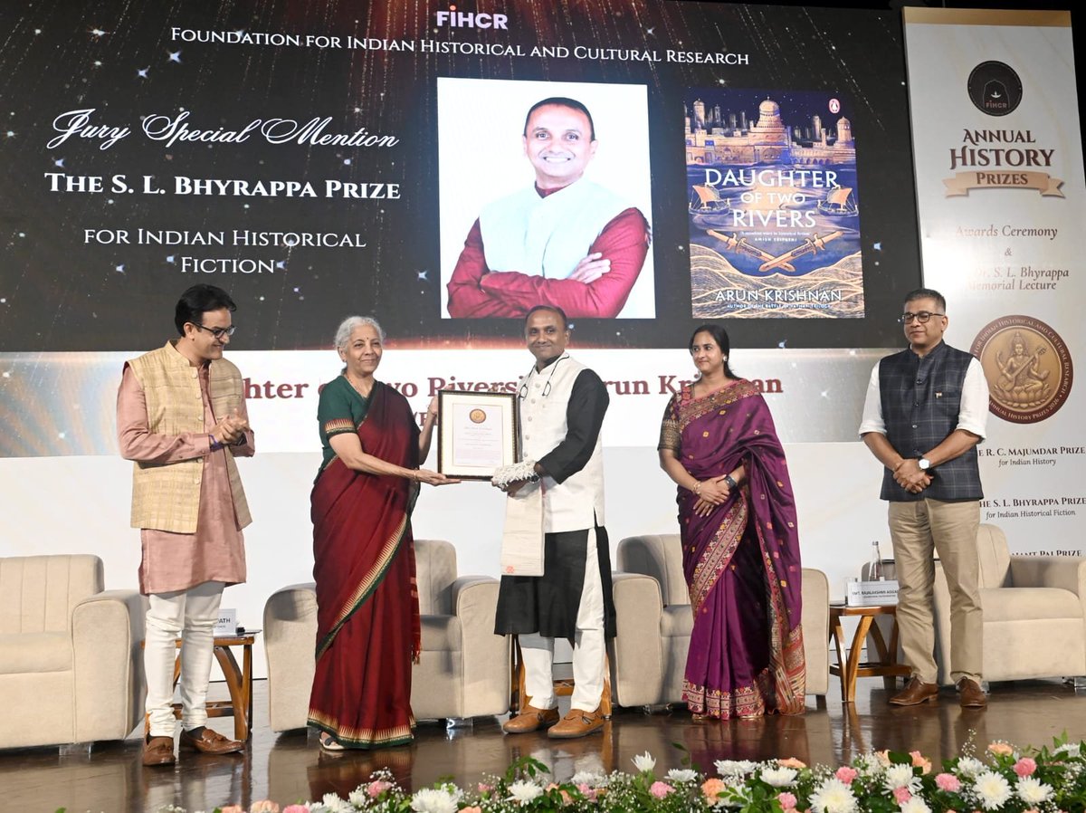 ArunKrishnan_'s tweet photo. Got the Jury Special Mention for the SL Bhyrappa Prize for Historical fiction for my book, Daughter of Two Rivers,  from the Hon. Finance Minister, @nsitharaman Ji, today.

Thanks to @vikramsampath and @fihcr_info for the opportunity!

@LipikaB @PenguinIndia https://t.co/ajKBHpj4Pl