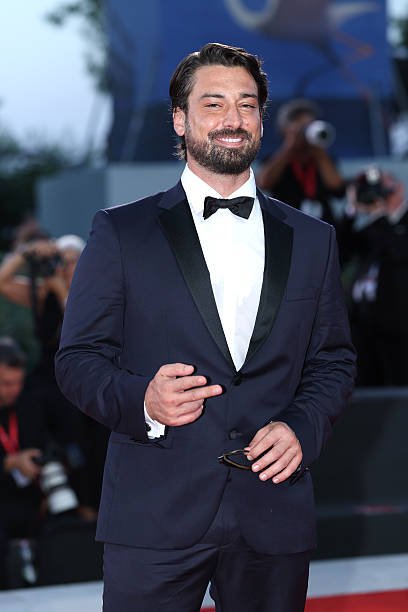 allaboutnavruz's tweet photo. #AlpNavruz, 83. Venedik Film Festivali kapsamında düzenlenen 25’ncisi düzenlenen Kineo ödül töreni gerçekleştirilen kırmızı halıda. ✨️ https://t.co/0vwaDlr63Q