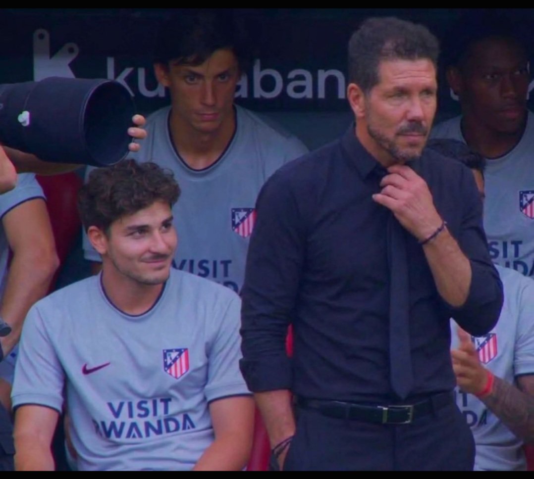 Marc14Carpediem's tweet photo. Julián Álvarez "muy serio " después de que el Atlhetic marcara el 2-0........... https://t.co/9iI5YMlsSI