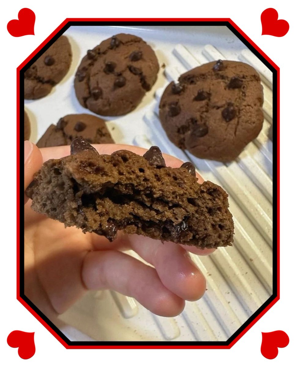 no_eyedee's tweet photo. Got up early to bake warm chocolate chip cookies just for the cozy Saturday vibe  #HomeBaking #WeekendTreat https://t.co/GpVgoednmw