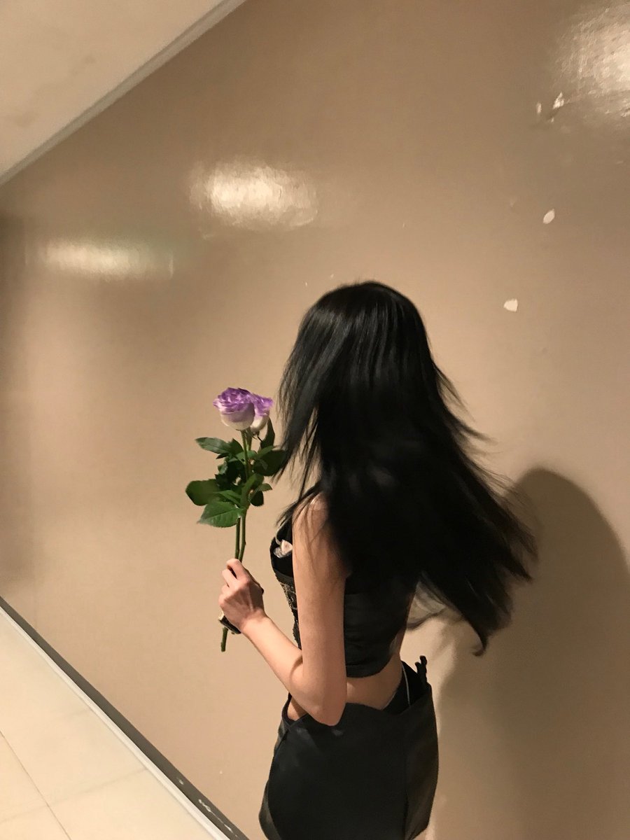 picbaemon's tweet photo. AHYEON WEVERSE UPDATE 

Manila we had so much fun tonight !! (it became yesterday but anyway)
Thanks for your warm sweet kind welcoming 
I really appreciate it good night my lovesss https://t.co/UvPbp24aai