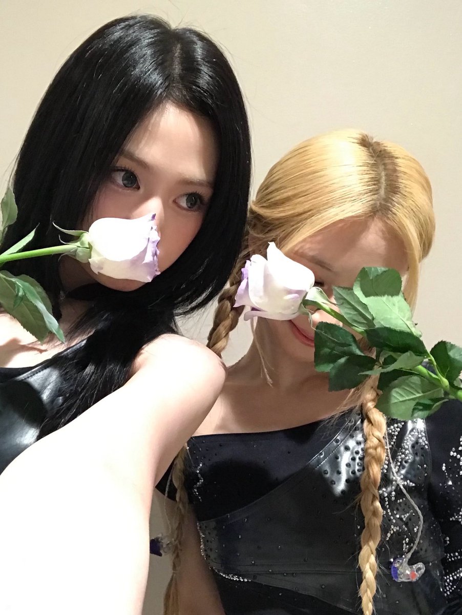 picbaemon's tweet photo. AHYEON WEVERSE UPDATE 

Manila we had so much fun tonight !! (it became yesterday but anyway)
Thanks for your warm sweet kind welcoming 
I really appreciate it good night my lovesss https://t.co/UvPbp24aai