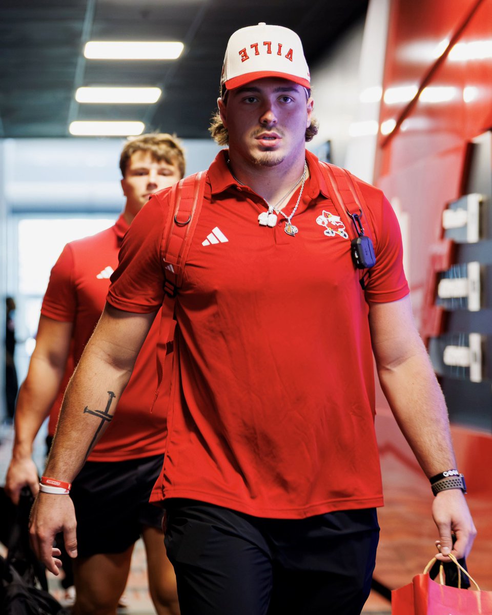 LouisvilleFB's tweet photo. Hitting the road 

#GoCards https://t.co/Fi7yUsDNK9