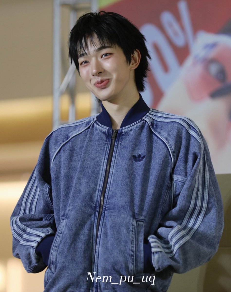pppiratea's tweet photo. ok highkey really fw with this cuz why does he look so good?? https://t.co/70AVlpwhPH