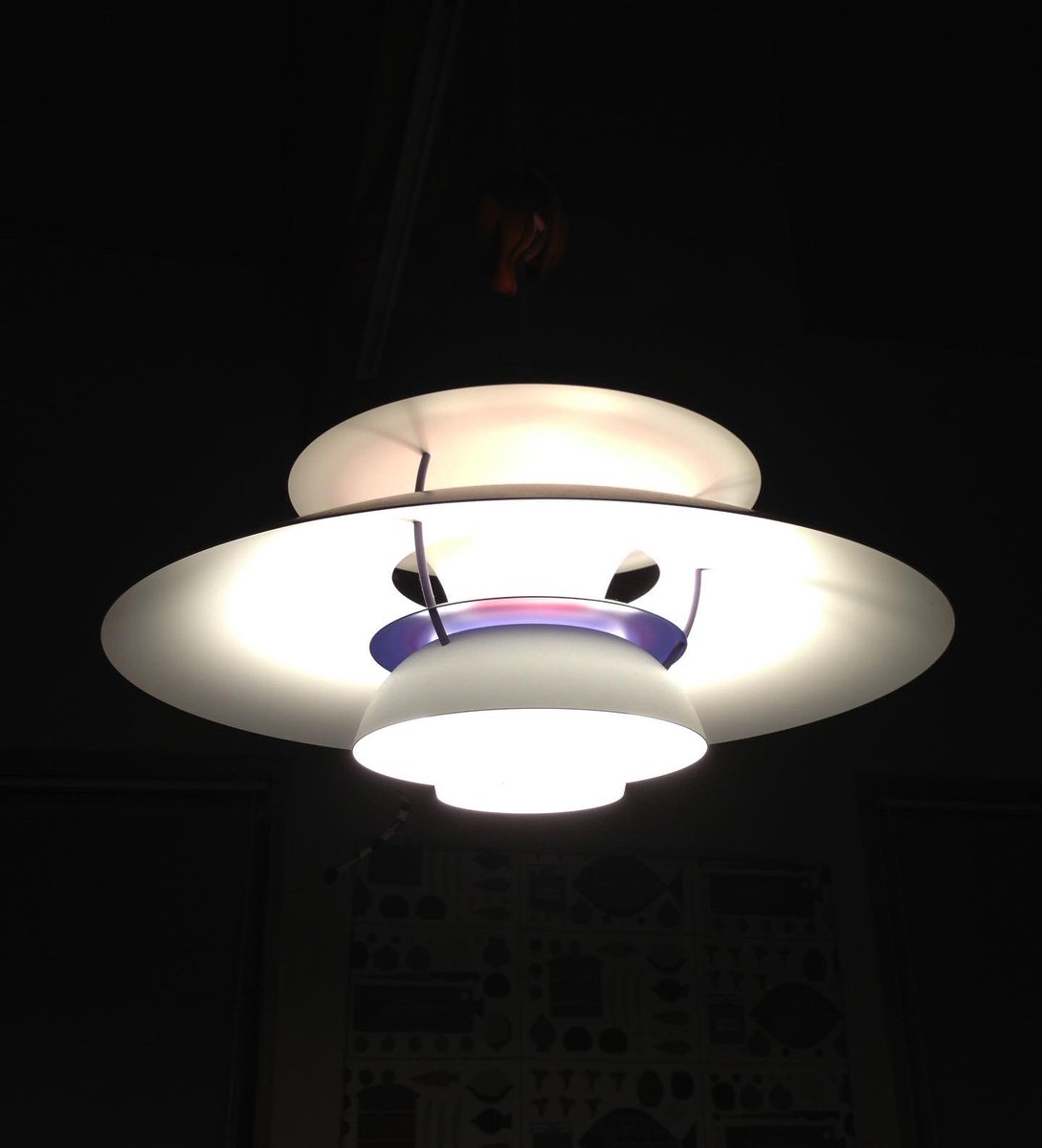 TheNeys1's tweet photo. 自宅リビングの照明。
やっぱりPH-5 は永遠ですね。 https://t.co/WpChZKVycC