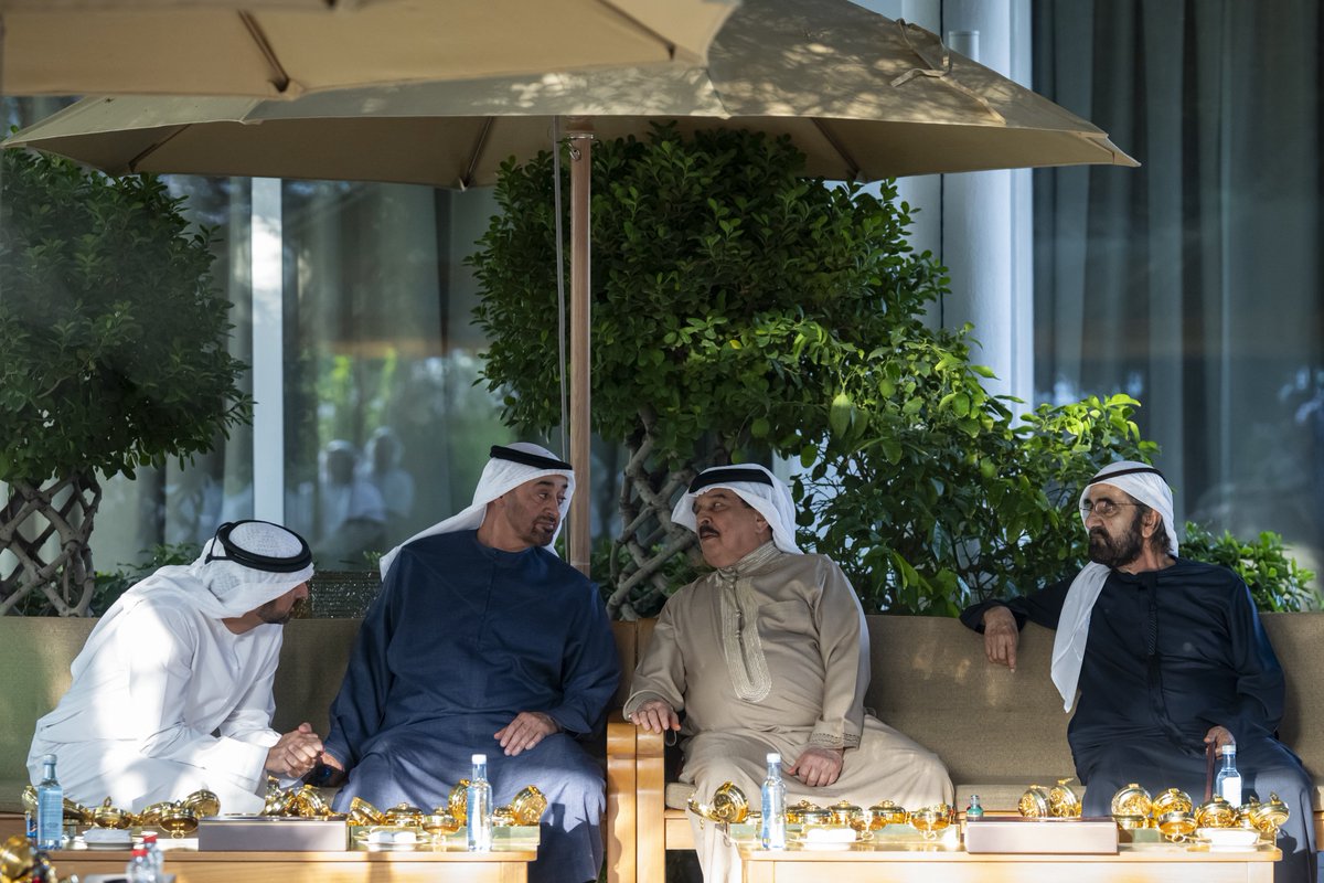 Mohammad_ae's tweet photo. رئيس الدولة يلتقي ملك البحرين بحضور محمد بن راشد https://t.co/YCPSeeQ8vF