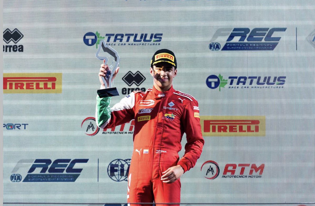 inder_atlantico's tweet photo. 🏁🇨🇴 ¡Histórico triunfo de Salim Hanna en Imola! 🏆

El atlanticense se quedó con la victoria en la Fórmula Regional Europea.

Con su gran talento, defendió su posición en la última vuelta y consiguió su primer triunfo en suelo europeo en esta categoría.

¡Grande, Salim! 🏁 https://t.co/13W2a2clmy