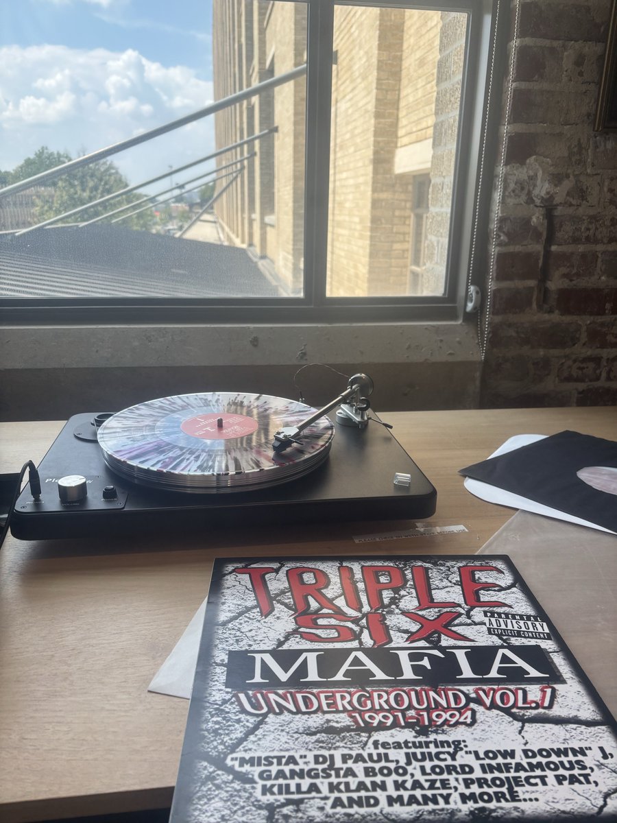chigbopis's tweet photo. listening to three 6 mafia in memphis https://t.co/mwaiOs1qU1