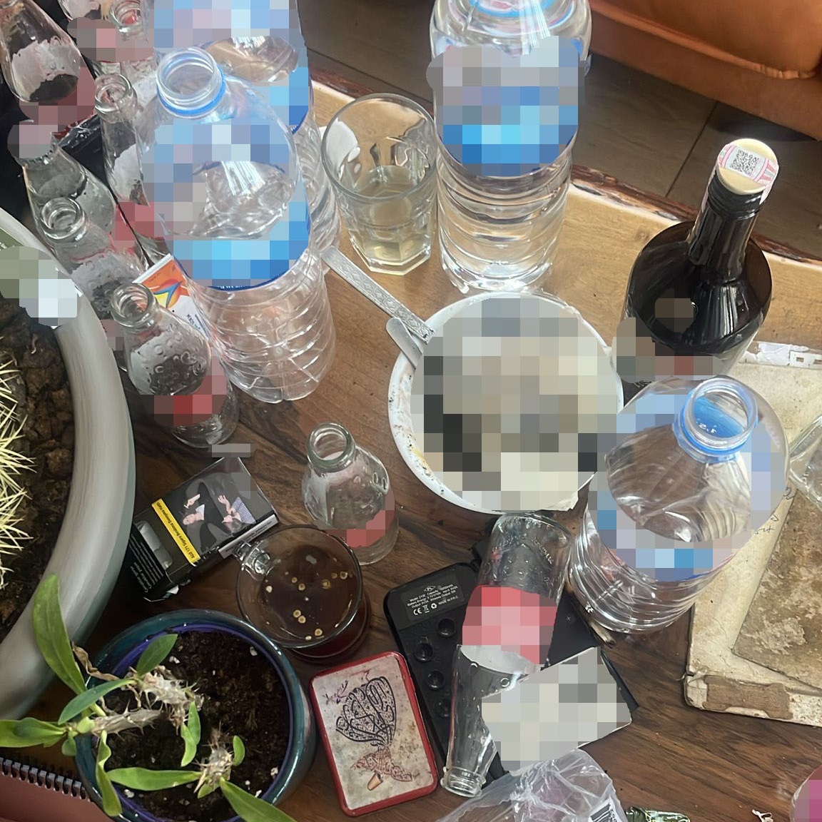 bosunatiklama's tweet photo. Evinde ölü bulunan oyuncu Serhat Kılıç'ın ikametinde uyuşturucu madde bulundu.

•Kılıç'ın vefatı kayıtlara 'şüpheli ölüm' olarak geçti. (İHA) https://t.co/Hrdc9OKh0g
