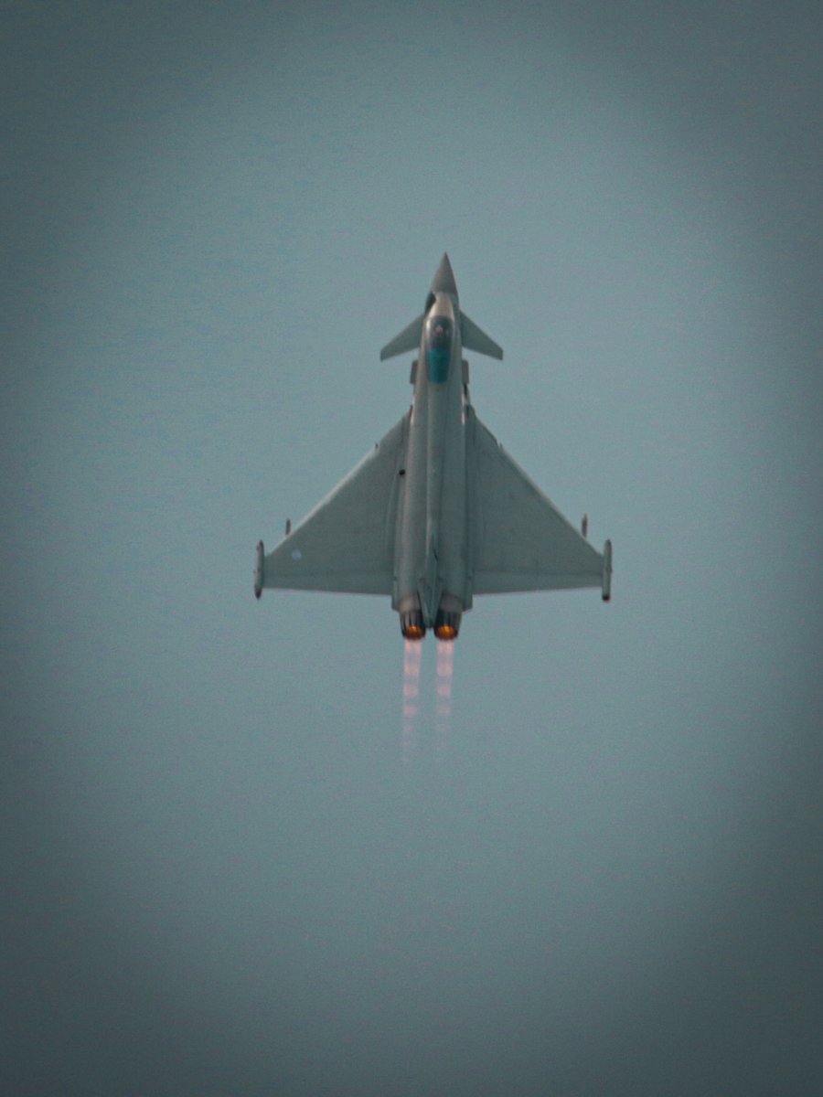 MilMonWorld's tweet photo. Eurofighter Typhoon performance take off from #PrestwickAirport this afternoon ahead of its display to close this year's Scottish International Ayr Show at Ayr Seafront. The power of this machine never fails to impress! #AvGeek #RadioGeek #MilMonWorld https://t.co/MVcBQkhd59