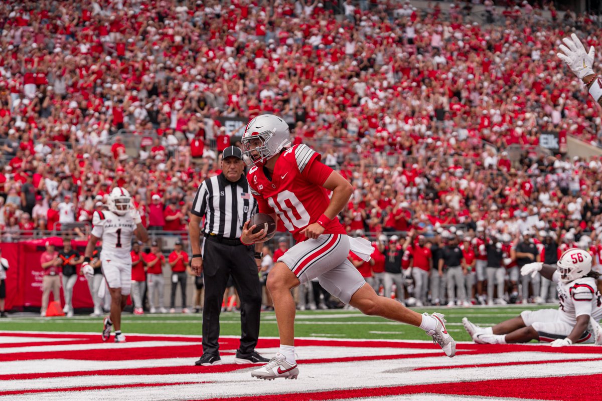 OhioStateFB's tweet photo. Super Sayin mode in the first half ‼️

🌰 19/23
🌰 82% completion percentage
🌰 290 yards
🌰 4 total touchdowns

@juliansayin2 | #GoBucks https://t.co/oiIH0HG6vM