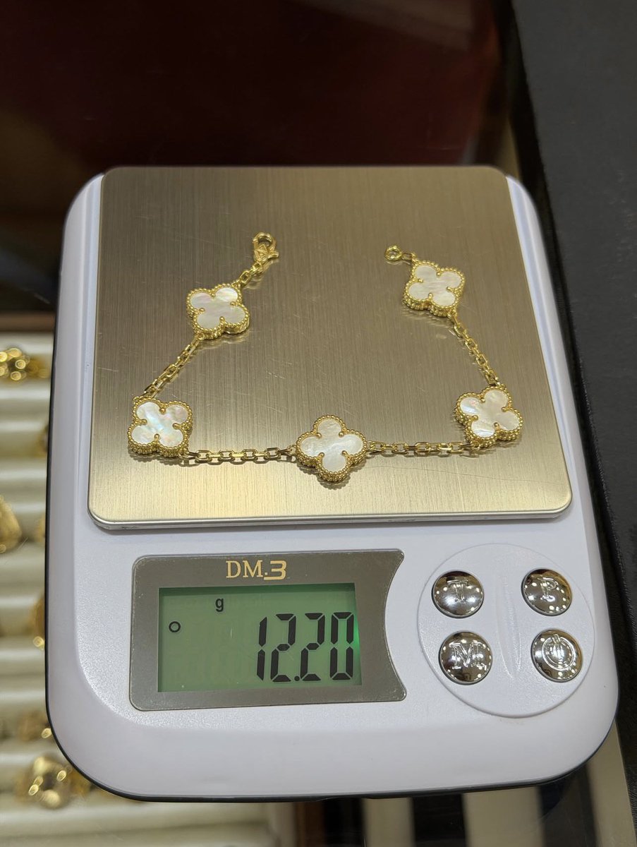 ALASADIJEW5l's tweet photo. ✨ Elegance in every detail.
Beautiful gold clover designs, crafted to make every moment shine. 💛

At AL ASADI JEWELERS, we believe true luxury is timeless.

#AlAsadiJewelers #GoldJewelry #LuxuryJewelry #FineJewelry #Gold https://t.co/0xDY6XOGjP