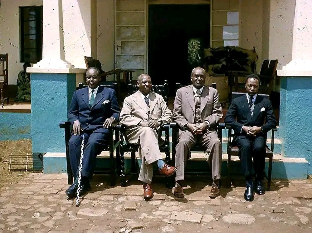 rtumusiime89's tweet photo. The only four traditional kingdoms of Uganda. Three are now active. 

From left:  Omugabe Sir Charles Gasyonga of Ankole, Omukama Sir Tito Winyi IV of Bunyoro, Omukama Sir George Rukidi III of Toro l; and Kabaka Sir Edward Mutesa II of Buganda. https://t.co/s0lZI6mJFO