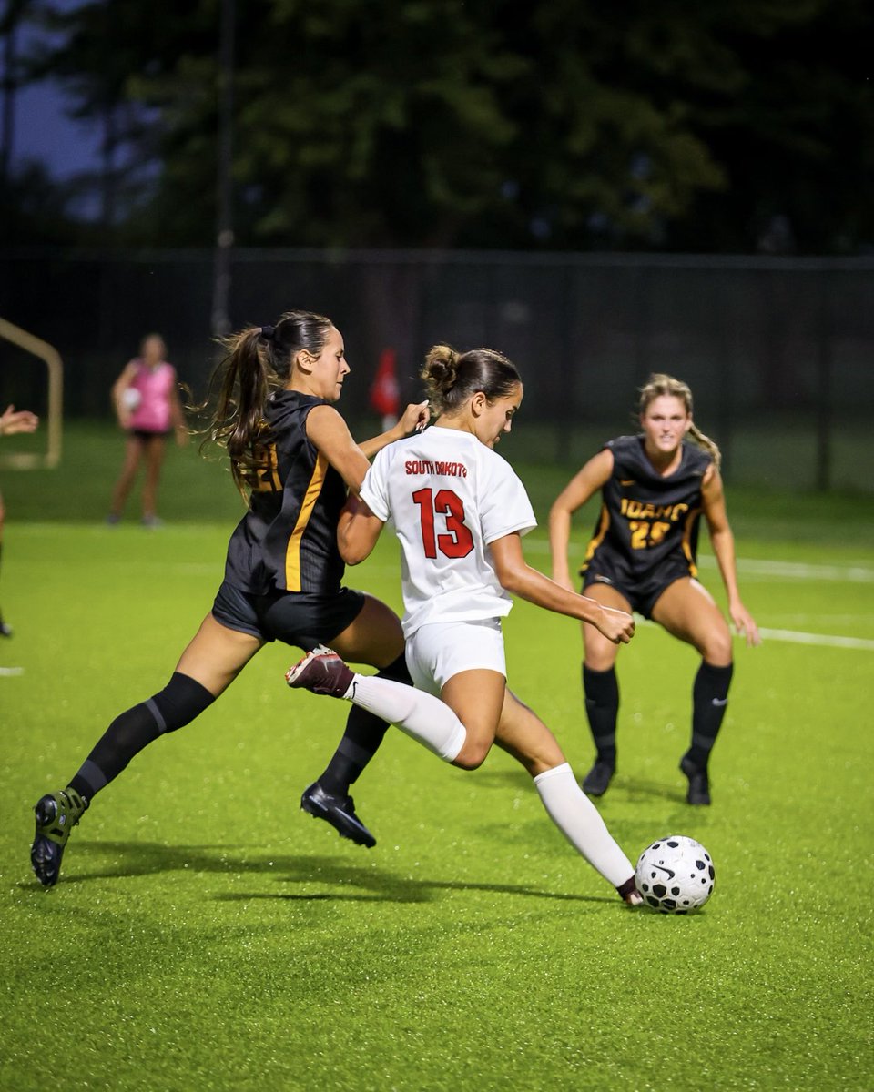 SDCoyotesSoccer's tweet photo. Back to work tomorrow🤝

🆚Drake
⏰10:00 a.m.
💐Senior Day recognition at 9:40 a.m.

#GoYotes https://t.co/GHVVDS6iL7
