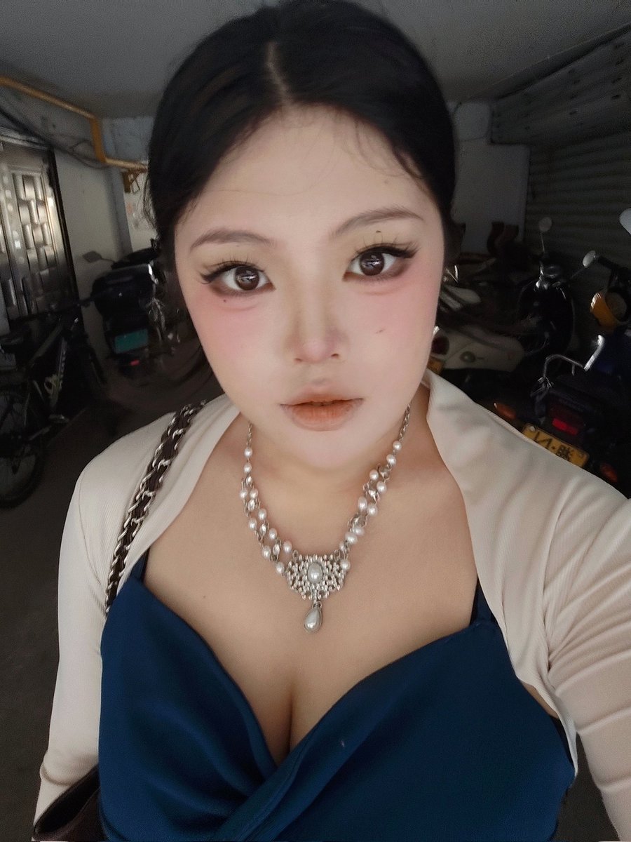 comidngo4's tweet photo. 生气了，为什么我的狗一睡觉就不说话了，梦里到底有谁！ #四爱 https://t.co/oqBjXfkRIu