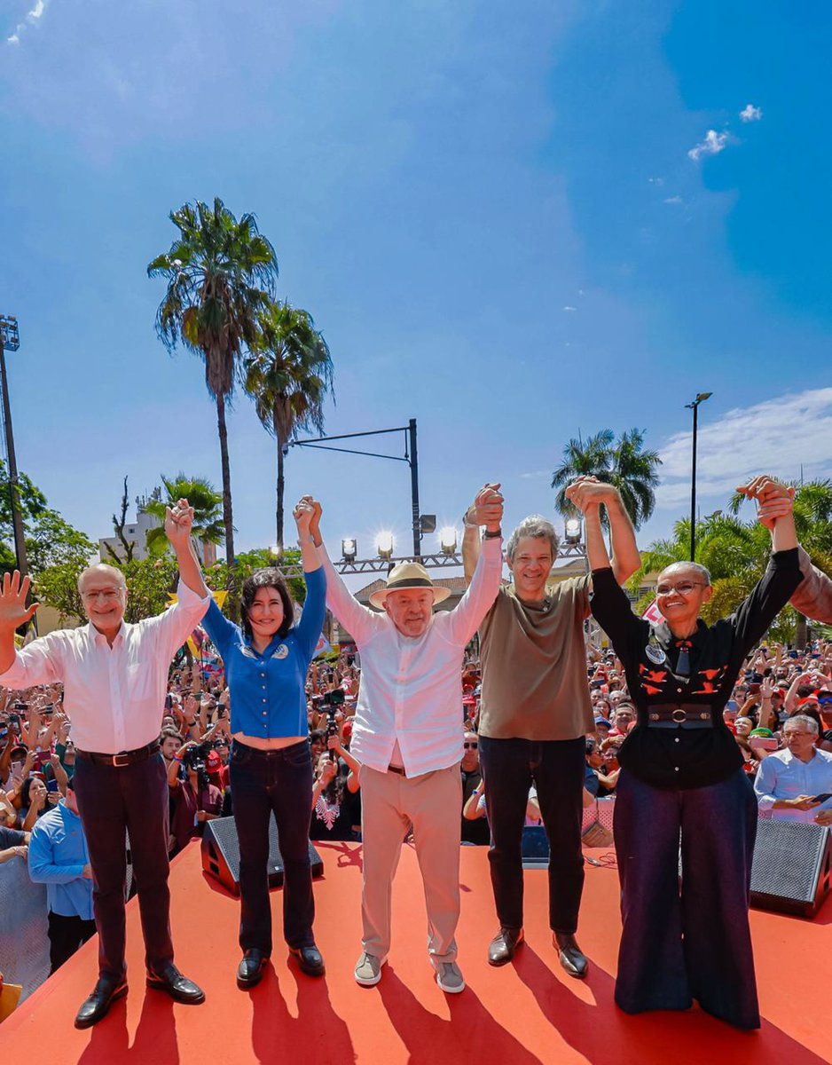 LulaOficial's tweet photo. Em São José do Rio Preto (SP), uma demonstração de que São Paulo está com Lula, Haddad, Simone Tebet e Marina Silva. ❤️🇧🇷

📸 @ricardostuckert https://t.co/PyJwZuETCP
