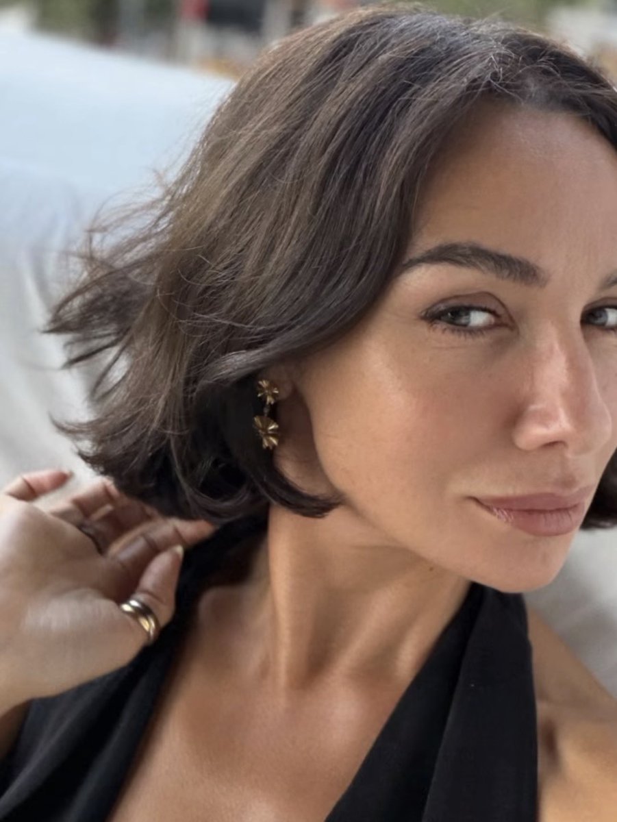 biirco4's tweet photo. No matter how many years go by her looks don't change a bit she just keeps getting prettier 🥹🩵
#BirceAkalay https://t.co/q1BHvPBLs1