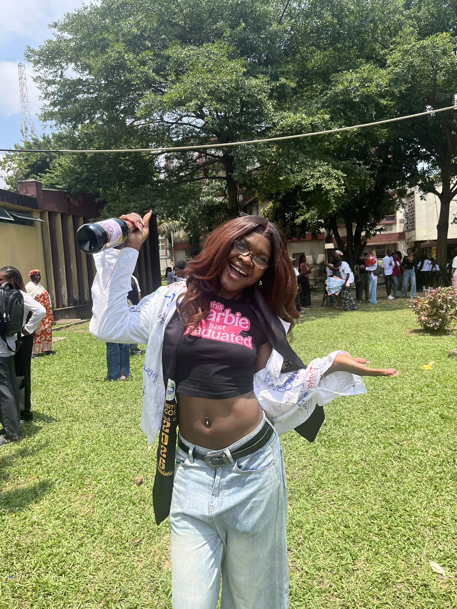 Vero_nicarr's tweet photo. Signed out of unilag todayy! https://t.co/K27gulSo2T