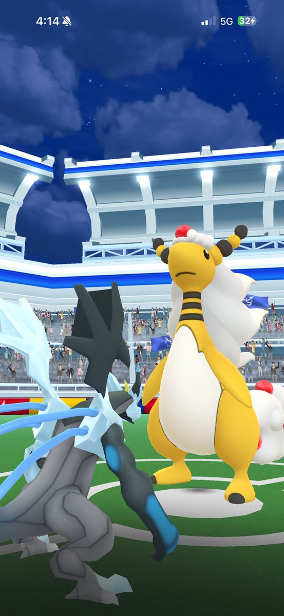 ItsFleeceKing's tweet photo. Anyone else getting stuck on this screen before a raid battle starts right now? Restarted over and over again and it’s still happening… super frustrating https://t.co/eQWinEYWRc