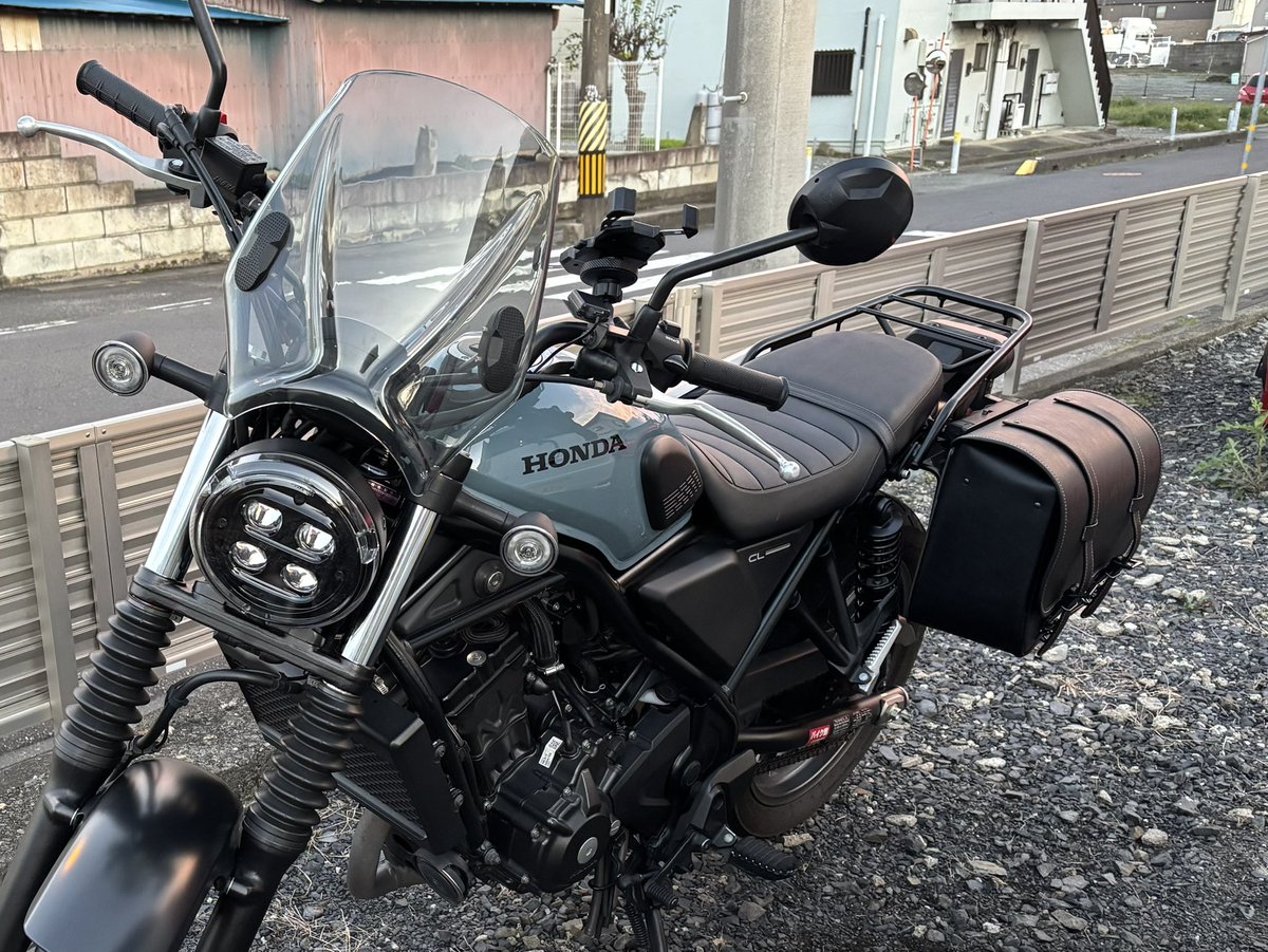 bandit_7777's tweet photo. サイドバッグなど付けてみました。
デイトナ・ヘンリービギンズの15L、ワンタッチで取り付けられるやつ。
なかなか便利で、いい感じですね。

#サイドバッグ #デイトナ #ヘンリービギンス #CL250 https://t.co/XvaTGDoaXj