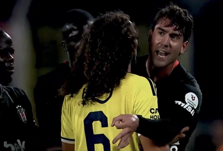 Suatcrh's tweet photo. @atavratpereira 🤣🤣🤣 https://t.co/bT0iZMgTDV
