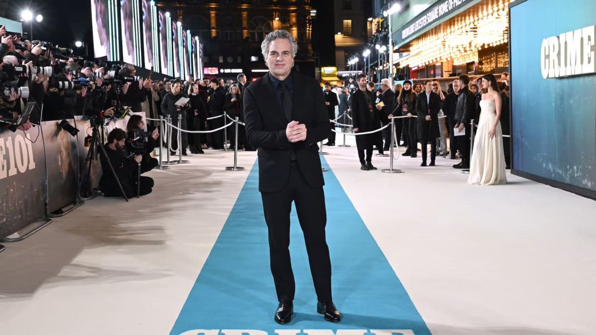 TFilastin's tweet photo. Les Juifs d'Hollywood prennent parti dans la polémique sur l'antisémitisme opposant Mark Ruffalo à Paramount
Plusieurs grandes associations juives ont déclaré que le message de Mark Ruffalo allait au-delà d'une critique légitime de la fusion et relevait d'une rhétorique antisémite classique sur la richesse et le pouvoir des Juifs. Quelque 170 personnalités juives de premier plan ont publié une lettre ouverte pour défendre l’acteur et producteur Mark Ruffalo, accusé d’antisémitisme en raison de ses commentaires sur le projet d’acquisition de Warner Bros. Discovery par Paramount Skydance.
Des artistes, des rabbins et un médecin, qui apparaît dans un nouveau documentaire consacré aux médecins soignant les Palestiniens à Gaza, ont signé cette lettre publiée mercredi, qui qualifie les attaques contre Mark Ruffalo de « recours fallacieux et dangereux aux accusations d’antisémitisme ». George Clooney a également pris la défense de Mark Ruffalo jeudi.

Sources : THEJERUSALEM POST