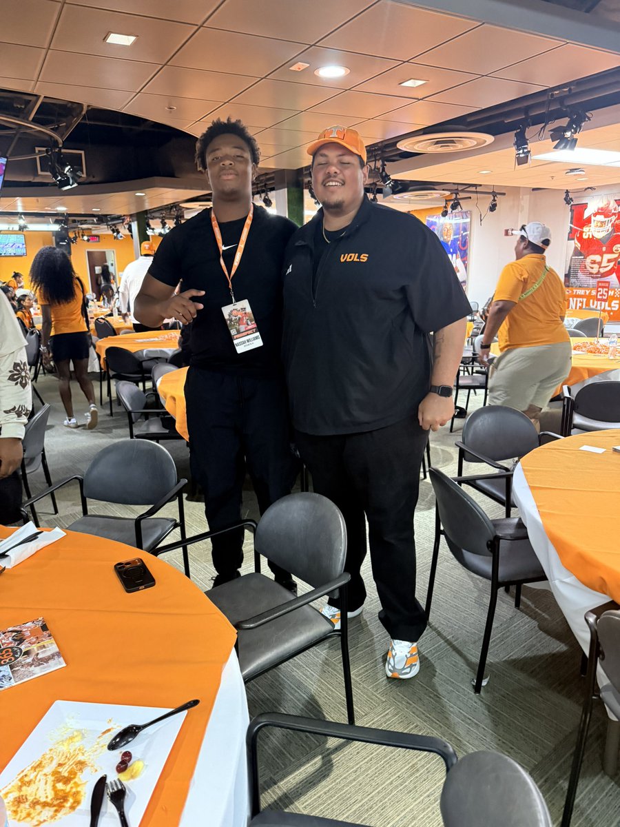 Nassah_Williams's tweet photo. Blessed to receive an offer from The
University Of Tennessee #AGTG #GBO🍊 #GoVols  @RecruitGeorgia @RecruitWestlake @kwhit4 @CoachMorgan63 @CoachReg28 @Rivals @On3 @247recruiting @BigSkippin_75 @VolFBRecruiting @Gelarbee @APittardVols @ChadSimmons_ @RustyMansell_ https://t.co/radX4uy5rN