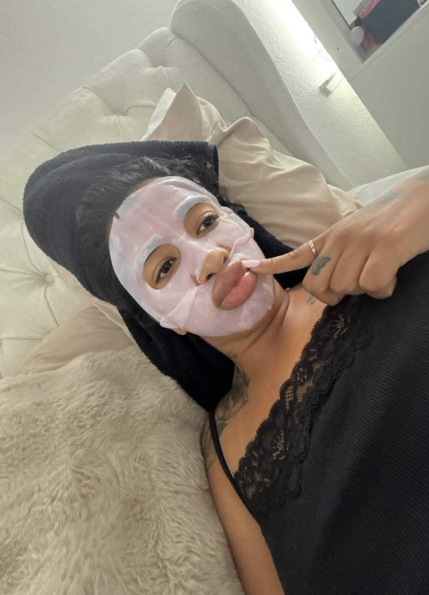 every1luvsliyaa's tweet photo. https://t.co/tqIFDA3TnB