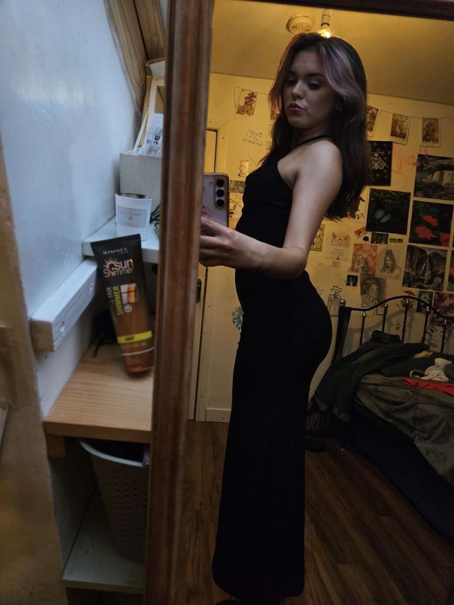 All4Emilia's tweet photo. Mommy needs money for drinks tonight, pay up losers🙄💸 #findom https://t.co/1OZkzQHNsS