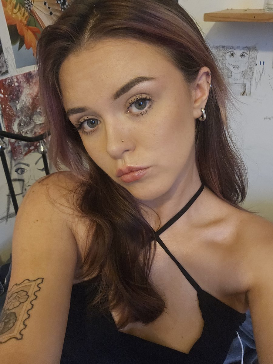 All4Emilia's tweet photo. Mommy needs money for drinks tonight, pay up losers🙄💸 #findom https://t.co/1OZkzQHNsS