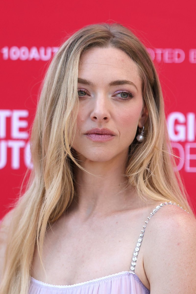 Gorgeous0017's tweet photo. Amanda Seyfried at Mui Mui Women's Tales during the 83rd Venice Film Festival. 

What I love about this event is how Mui Mui connects it's fashion world with cenima. https://t.co/p4AdNW18TO