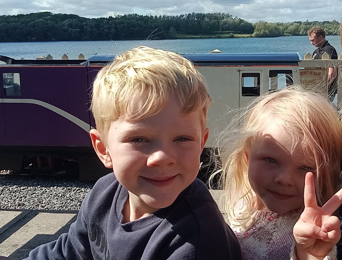 SarahLynetteD's tweet photo. Pugneys 🥰 https://t.co/3IqBWhN1G0