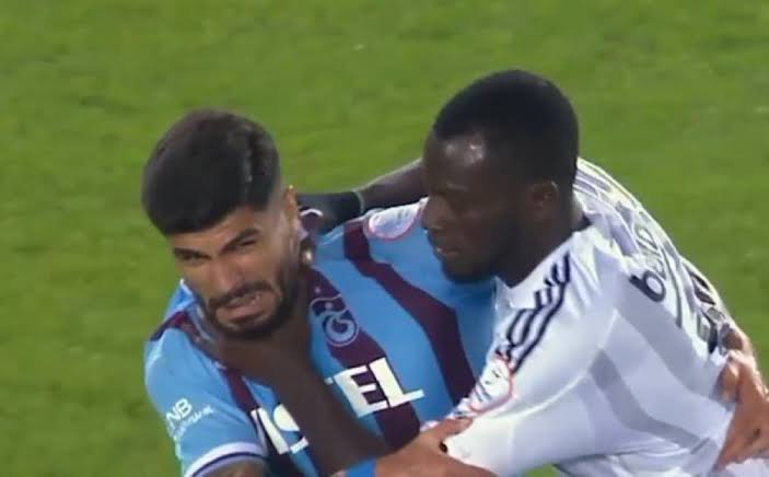 senolcugenc's tweet photo. Yaşattığını yaşamadan ölmezsin @Besiktas https://t.co/O283Z4prl3