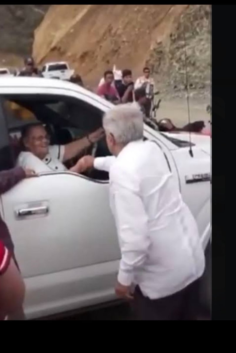 gerardoornelasd's tweet photo. LA MAYOR ESTAFA A LOS MEXICANOS.
Se presentaba como símbolo de honestidad, austeridad, justicia, paz, bondad, luz 

Hoy es símbolo de: 
CORRUPCIÓN
DESTRUCCIÓN
MALDAD
DESPILFARRO
NARCO
FRAUDE
SAQUEO
ENGAÑO
MAFIA
PERVERSIÓN
TRAICIÓN
MALDICIÓN https://t.co/mtT16RTGgY