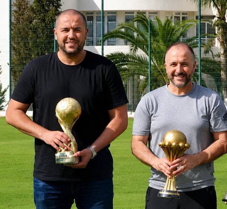 AlgerF53680's tweet photo. @usmiste__ On espèrt un autre échec et le départ de cette fédération pourri 

Belmadi entraîneur et bouguerra adjoint 
On récolte la 3 ème étoile en 2028 inshallah https://t.co/nmzjE5xSpu