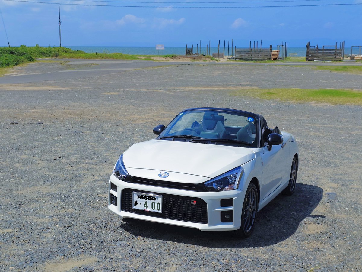puusukepapa's tweet photo. 昨日は3台のコペンとヤエーを交わした。1台はクローズドの880、あとの2台はオープンのローブとコペG。
日中はまだ真夏の日差しで、オープンドライブはなかなかに厳しいものがあったけど、オープンドライブで交わすヤエーはめちゃくちゃ爽快でした♪
#コペンGRスポーツ #コペG https://t.co/6X28XuB8VS