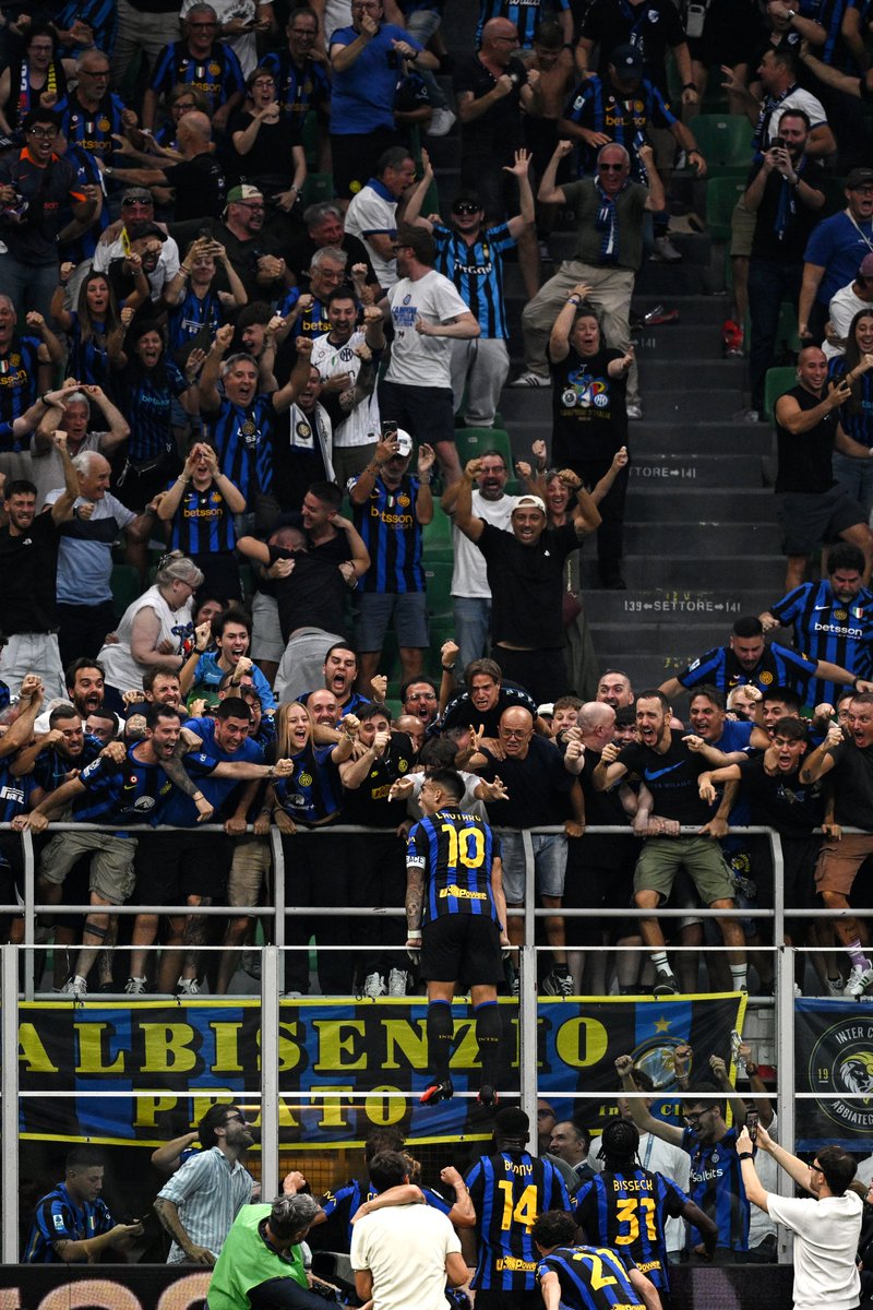 TyCSports's tweet photo. 🔵⚫ TODO INTER RENDIDO A TUS PIES, OTRA VEZ, TORO 🐂

Lautaro convirtió un doblete ante Napoli y le dio la victoria agónica al Nerazzurri en un PARTIDAZO. #SerieA https://t.co/GFIg7Eg1xb