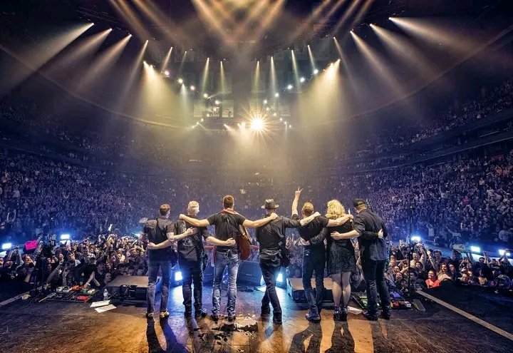JacksonAld69eq's tweet photo. Country music family 🎤🎤 https://t.co/IrUJrlQ3Yi