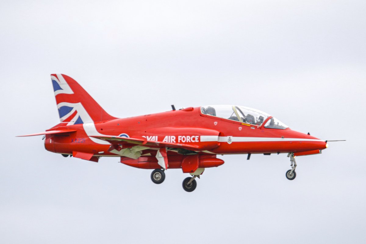 MilMonWorld's tweet photo. The world-famous @RoyalAirForce display team the @rafredarrows recovering back to #PrestwickAirport after their six ship display at this year's Scottish International Ayr Show at Ayr Seafront #AvGeek #RadioGeek #MilMonWorld https://t.co/TUIEWY7j0y