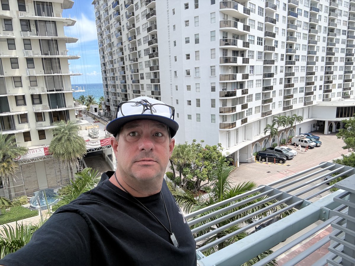 jctarheel07's tweet photo. Miami Beach. Labor Day weekend baby https://t.co/hN38UG2ZIV